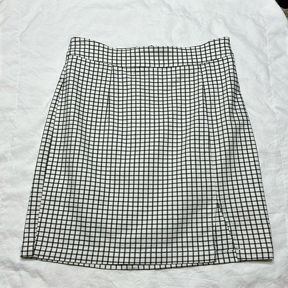 Checkered mini skirt with slit - Picture 1 of 5